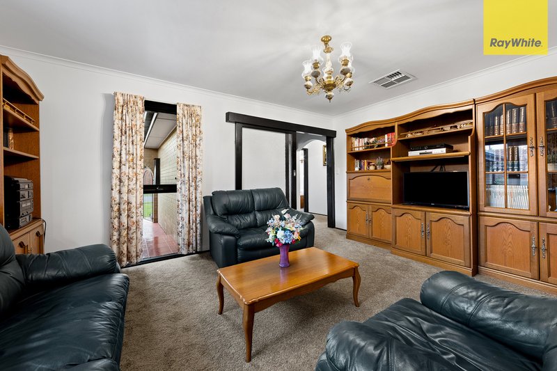 Photo - 49 Magnolia Avenue, Kings Park VIC 3021 - Image 4