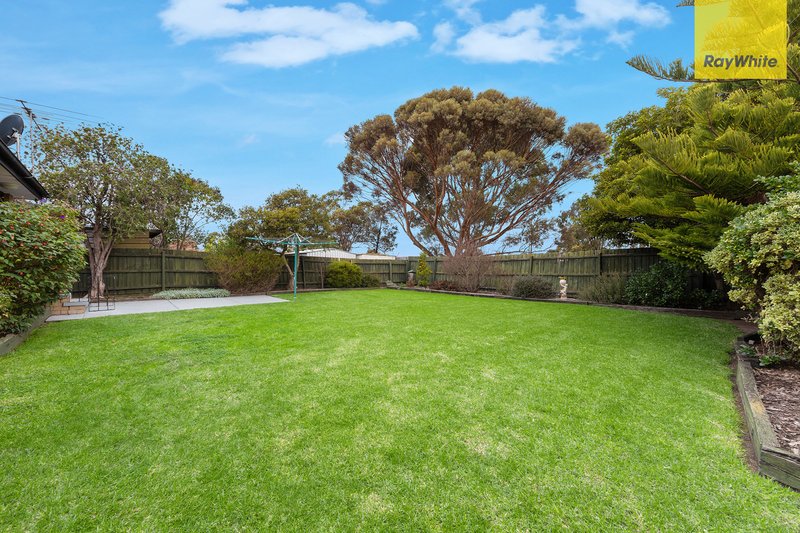 Photo - 49 Magnolia Avenue, Kings Park VIC 3021 - Image 14