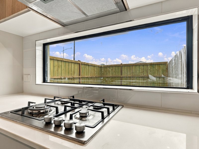 Photo - 49 Maradona Boulevard, Deanside VIC 3336 - Image 5