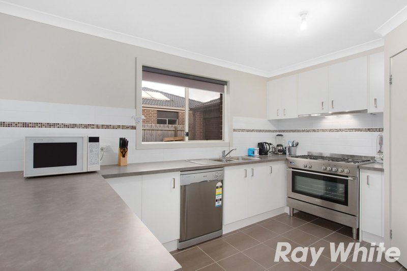 Photo - 49 Melissa Way, Pakenham VIC 3810 - Image 2