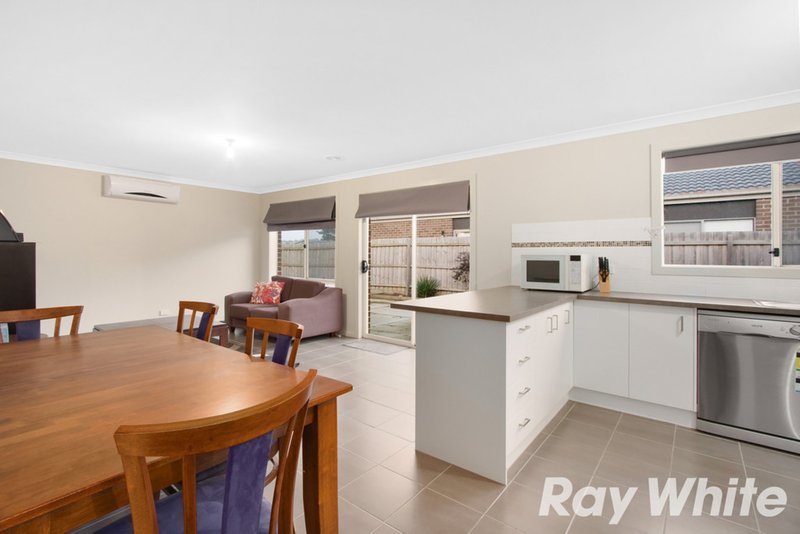 Photo - 49 Melissa Way, Pakenham VIC 3810 - Image 3