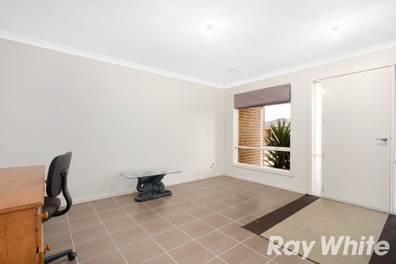 Photo - 49 Melissa Way, Pakenham VIC 3810 - Image 5