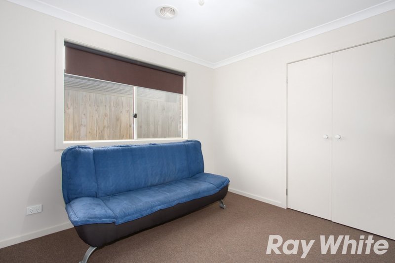 Photo - 49 Melissa Way, Pakenham VIC 3810 - Image 8