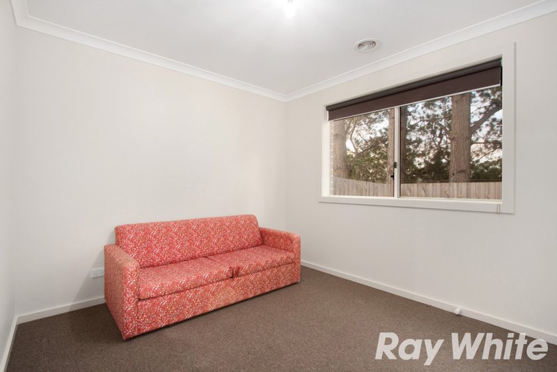 Photo - 49 Melissa Way, Pakenham VIC 3810 - Image 9