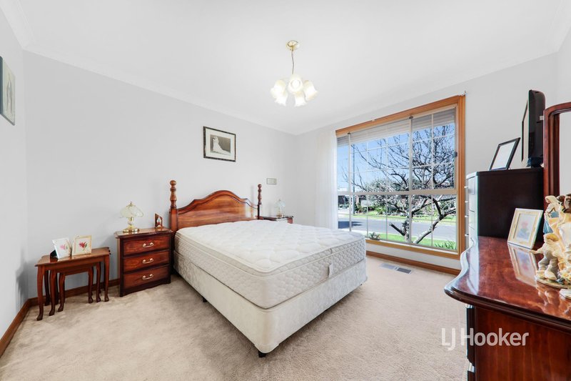 Photo - 49 Mintaro Way, Seabrook VIC 3028 - Image 7