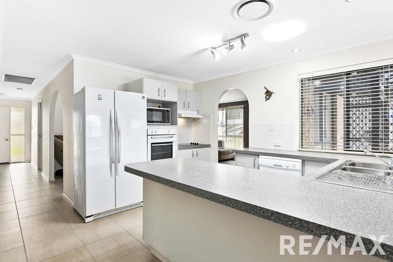 Photo - 49 Moolyyir Street, Urangan QLD 4655 - Image 5