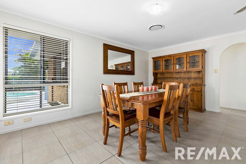 Photo - 49 Moolyyir Street, Urangan QLD 4655 - Image 7