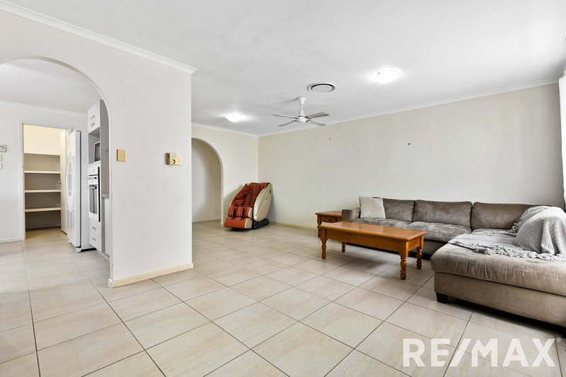 Photo - 49 Moolyyir Street, Urangan QLD 4655 - Image 10