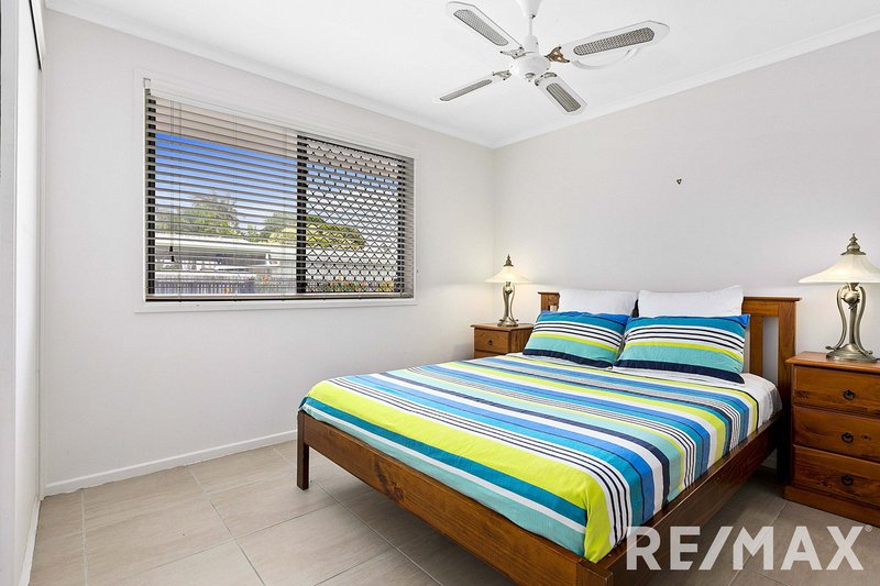 Photo - 49 Moolyyir Street, Urangan QLD 4655 - Image 13