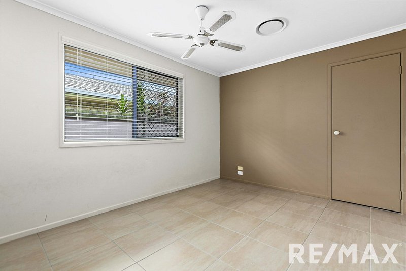 Photo - 49 Moolyyir Street, Urangan QLD 4655 - Image 15