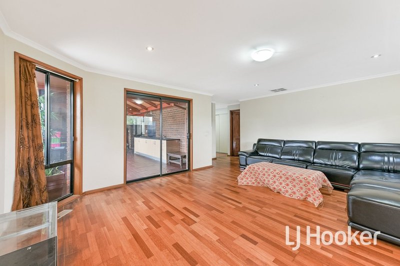 Photo - 49 Mossgiel Park Drive, Endeavour Hills VIC 3802 - Image 5