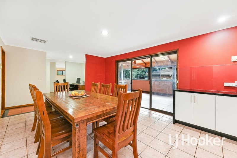 Photo - 49 Mossgiel Park Drive, Endeavour Hills VIC 3802 - Image 8