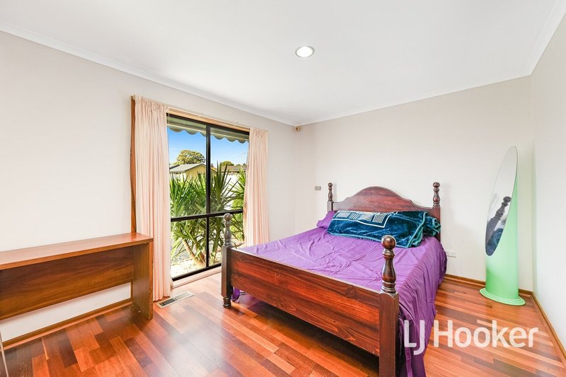 Photo - 49 Mossgiel Park Drive, Endeavour Hills VIC 3802 - Image 11