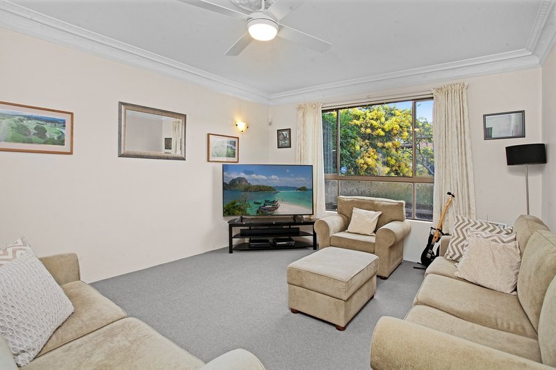 Photo - 49 Ocean Beach Drive, Shellharbour NSW 2529 - Image 2