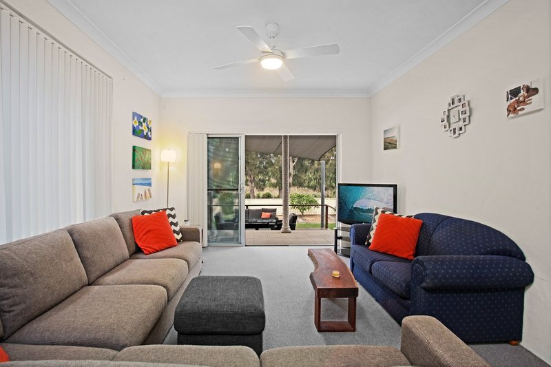 Photo - 49 Ocean Beach Drive, Shellharbour NSW 2529 - Image 4