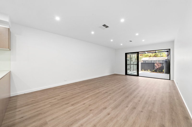 Photo - 4/9 Oliver Street, Lyneham ACT 2602 - Image 3