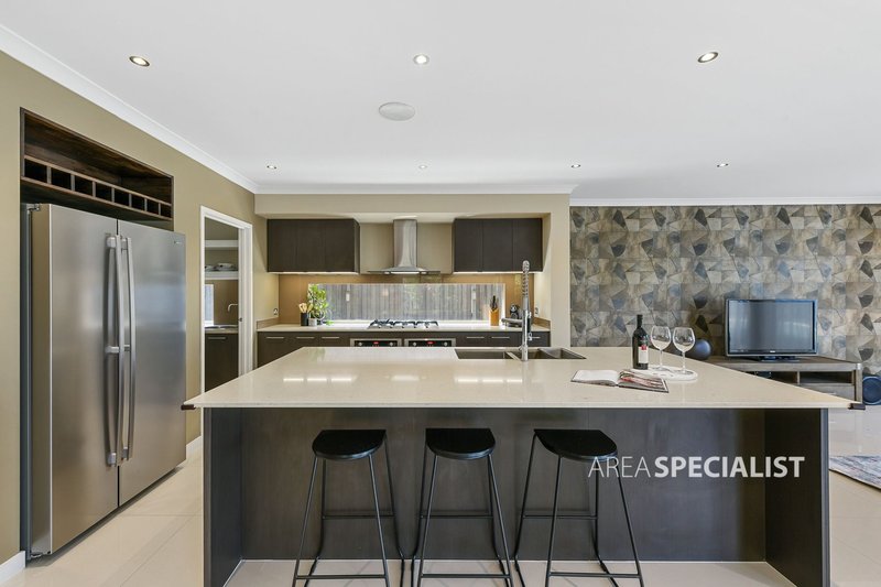 Photo - 49 Patricia Loop, Keysborough VIC 3173 - Image 5