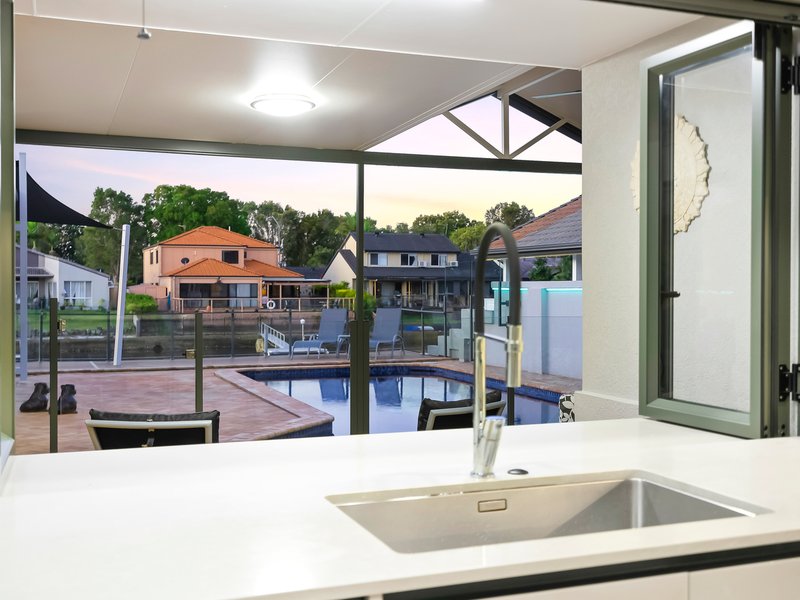 Photo - 49 Pebble Beach Drive, Runaway Bay QLD 4216 - Image 11