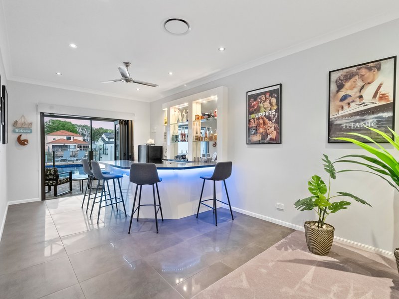 Photo - 49 Pebble Beach Drive, Runaway Bay QLD 4216 - Image 15