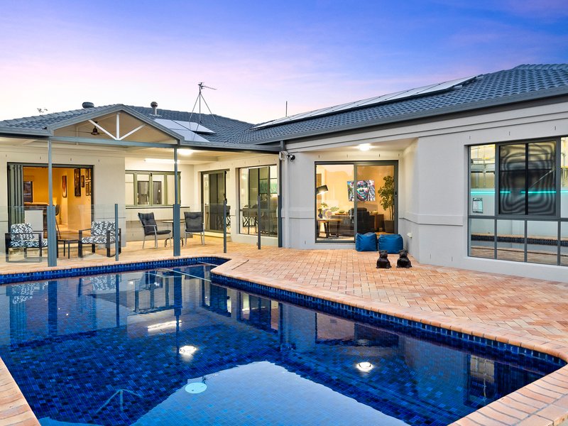 Photo - 49 Pebble Beach Drive, Runaway Bay QLD 4216 - Image 16