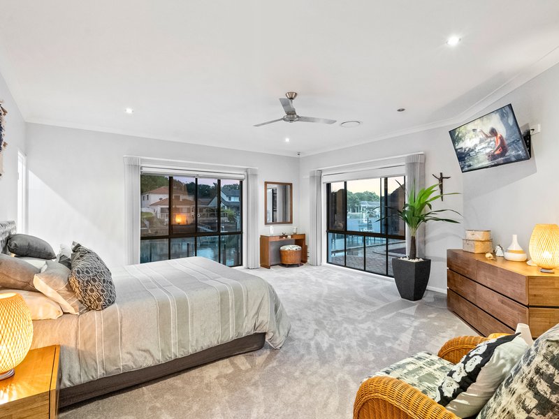 Photo - 49 Pebble Beach Drive, Runaway Bay QLD 4216 - Image 17