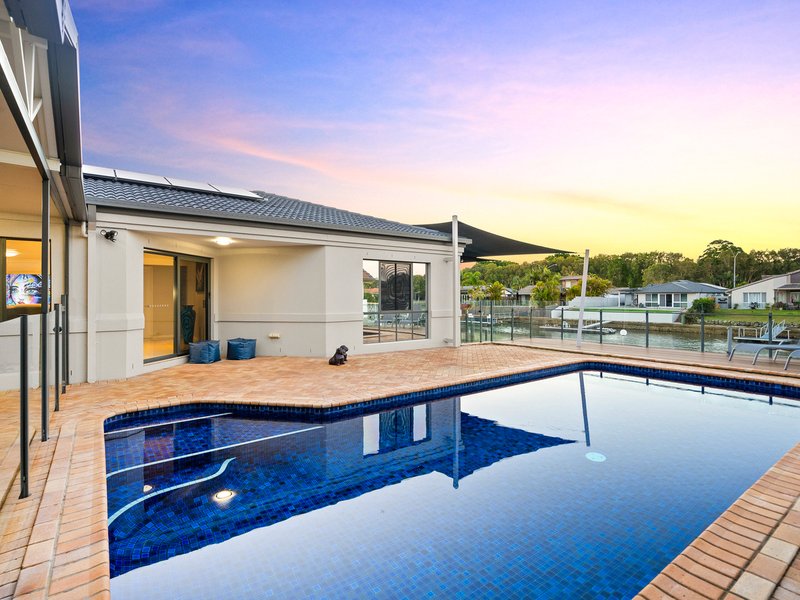 Photo - 49 Pebble Beach Drive, Runaway Bay QLD 4216 - Image 23