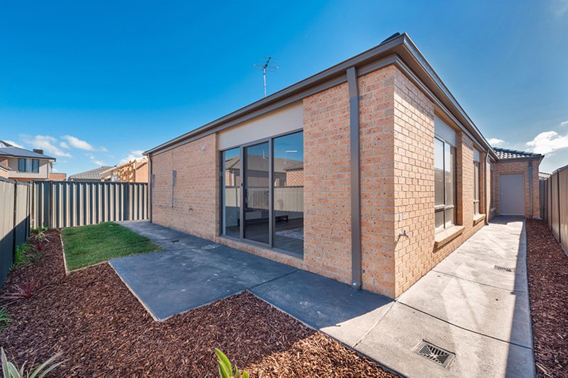 Photo - 49 Peppertree Parade, Craigieburn VIC 3064 - Image 13