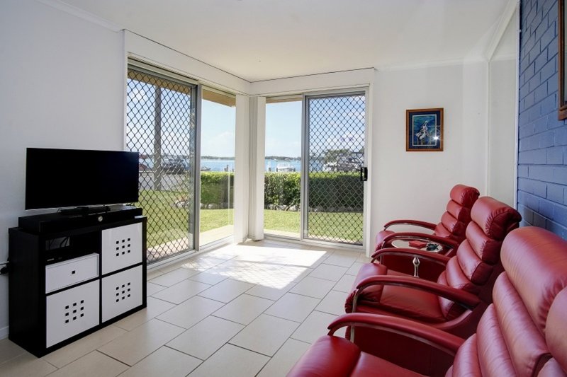 Photo - 4/9 Point Road, Tuncurry NSW 2428 - Image 3