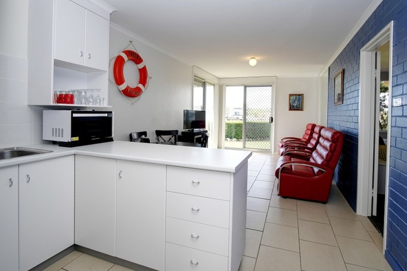 Photo - 4/9 Point Road, Tuncurry NSW 2428 - Image 4