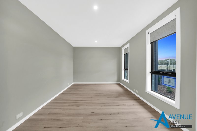 Photo - 49 Ribbonwood Crescent, Sunshine North VIC 3020 - Image 2