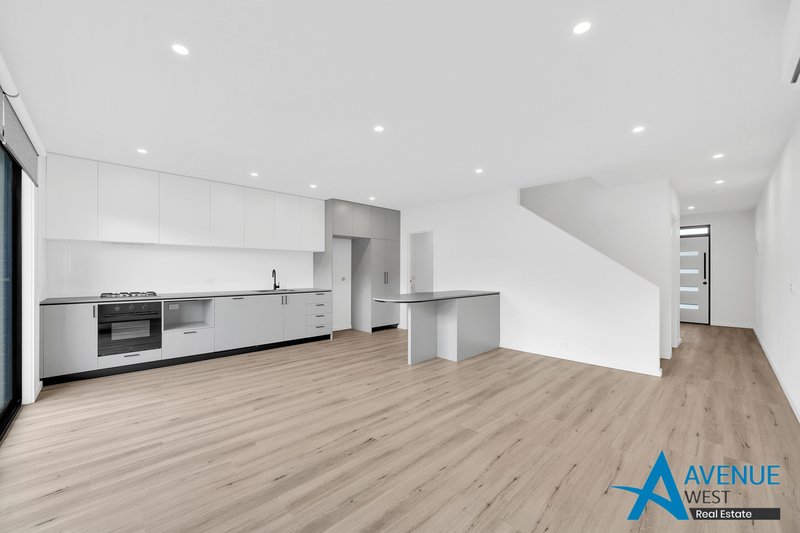 Photo - 49 Ribbonwood Crescent, Sunshine North VIC 3020 - Image 4