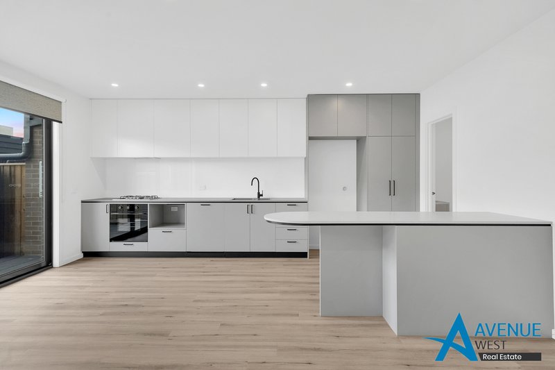 Photo - 49 Ribbonwood Crescent, Sunshine North VIC 3020 - Image 5