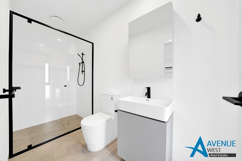 Photo - 49 Ribbonwood Crescent, Sunshine North VIC 3020 - Image 7