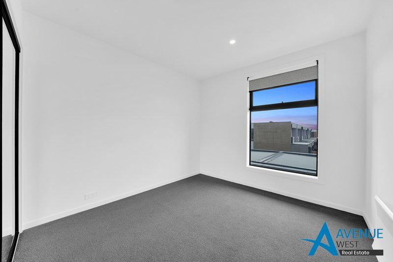 Photo - 49 Ribbonwood Crescent, Sunshine North VIC 3020 - Image 8