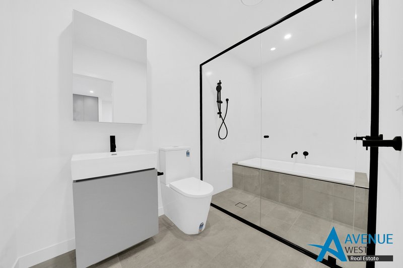 Photo - 49 Ribbonwood Crescent, Sunshine North VIC 3020 - Image 9