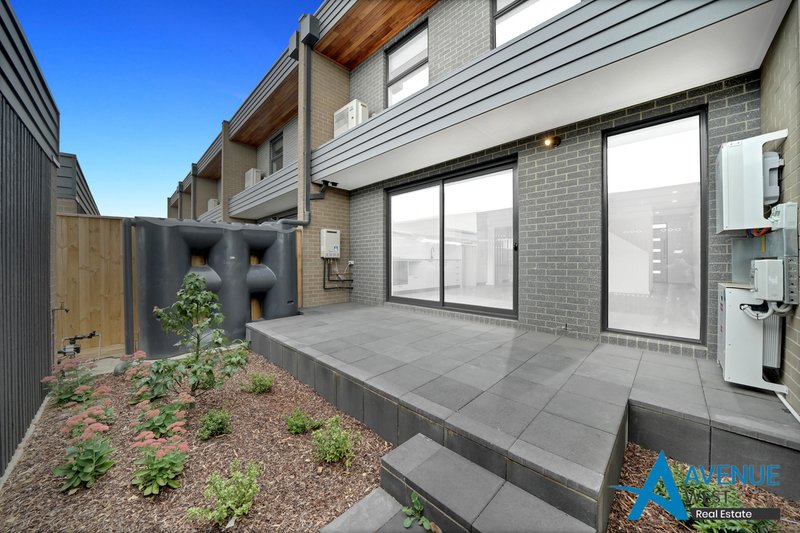 Photo - 49 Ribbonwood Crescent, Sunshine North VIC 3020 - Image 10