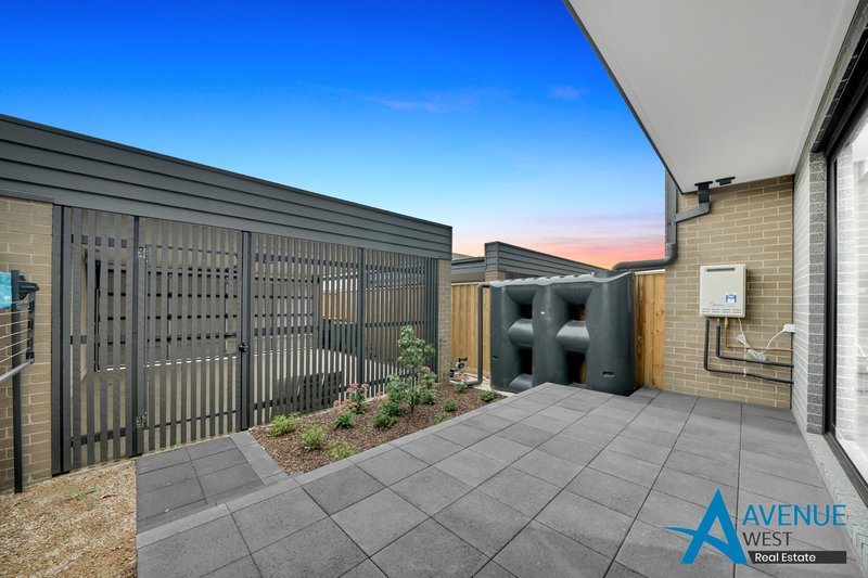 Photo - 49 Ribbonwood Crescent, Sunshine North VIC 3020 - Image 11