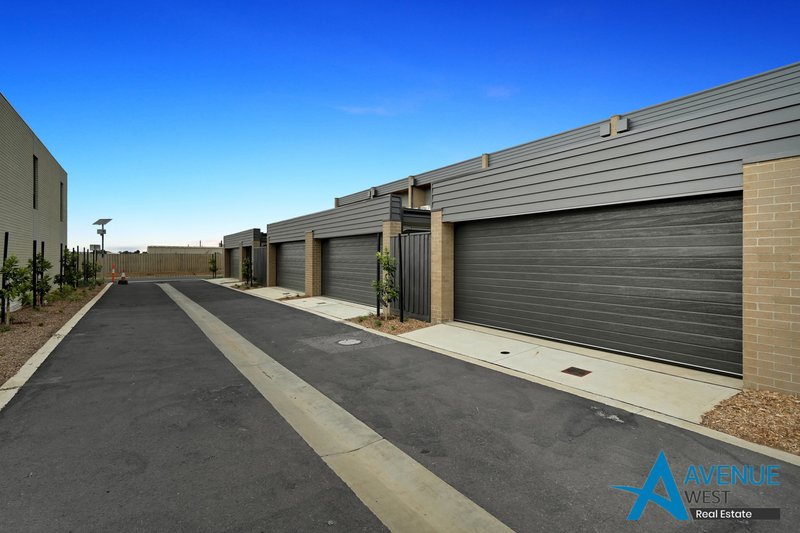 Photo - 49 Ribbonwood Crescent, Sunshine North VIC 3020 - Image 12