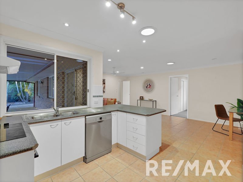 Photo - 49 Saraband Drive, Eatons Hill QLD 4037 - Image 7