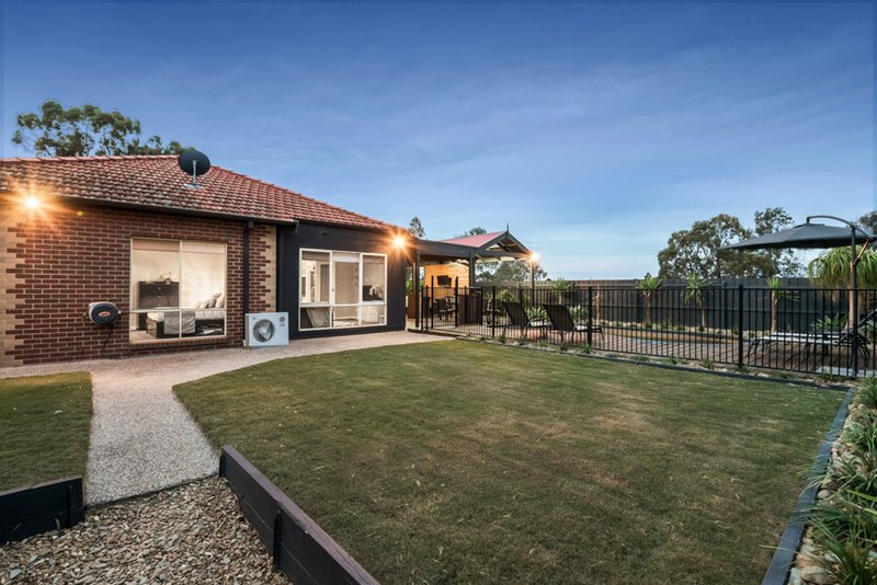 Photo - 49 Saronvale Crescent, Hillside VIC 3037 - Image 24