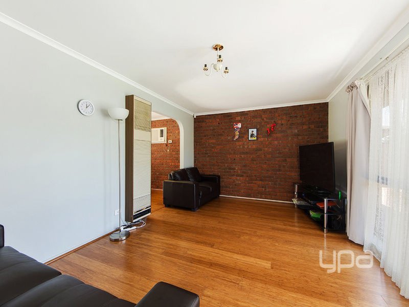 Photo - 49 Shakespeare Drive, Delahey VIC 3037 - Image 2