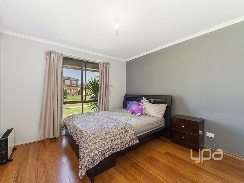 Photo - 49 Shakespeare Drive, Delahey VIC 3037 - Image 5