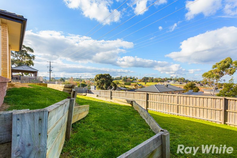 Photo - 49 Silver Gum Drive, Pakenham VIC 3810 - Image 13