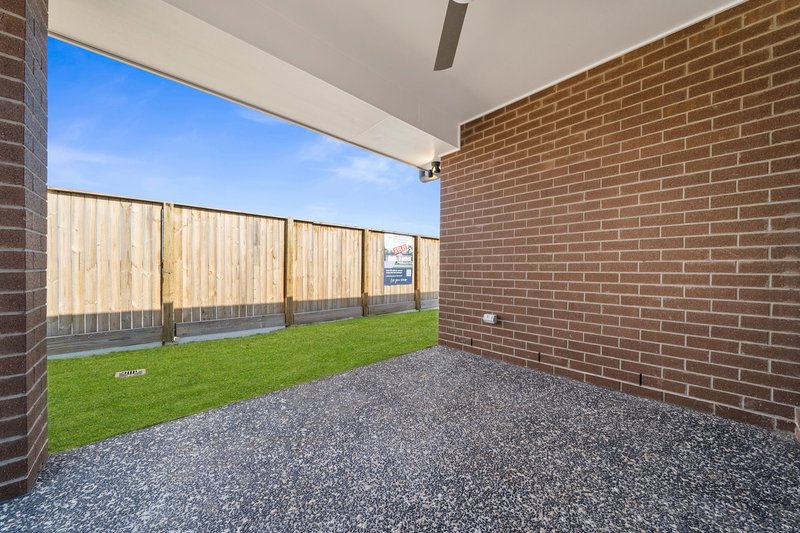 Photo - 49 Snowdonia Cres , Yarrabilba QLD 4207 - Image 14