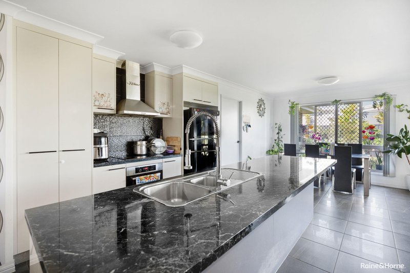 Photo - 49 Spring Way, Nikenbah QLD 4655 - Image 3