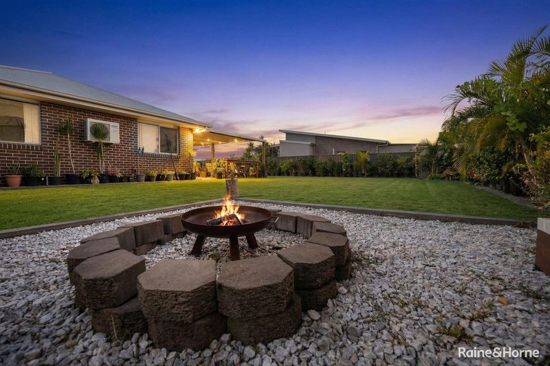 Photo - 49 Spring Way, Nikenbah QLD 4655 - Image 11