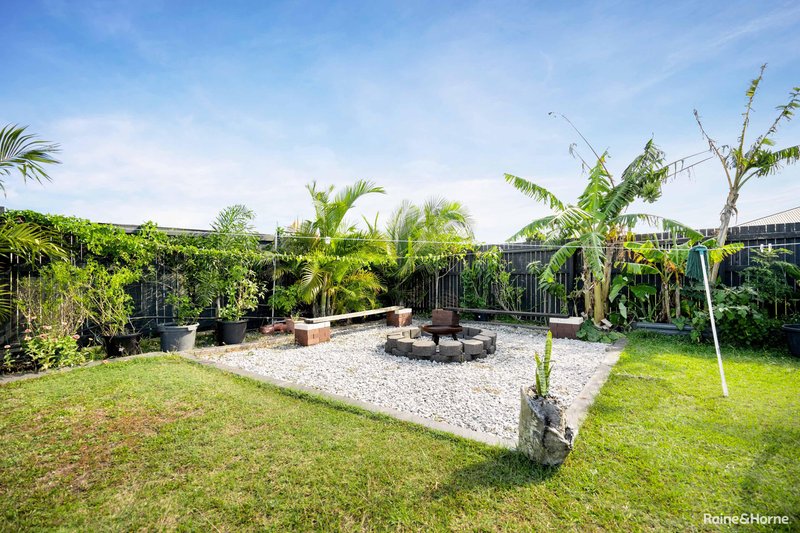 Photo - 49 Spring Way, Nikenbah QLD 4655 - Image 12