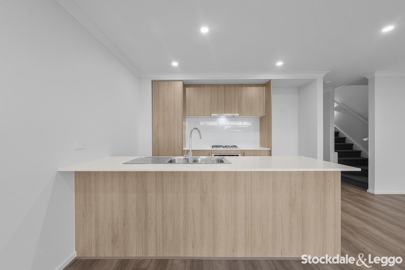 Photo - 49 Thistle Place, South Morang VIC 3752 - Image 5