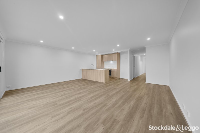 Photo - 49 Thistle Place, South Morang VIC 3752 - Image 6