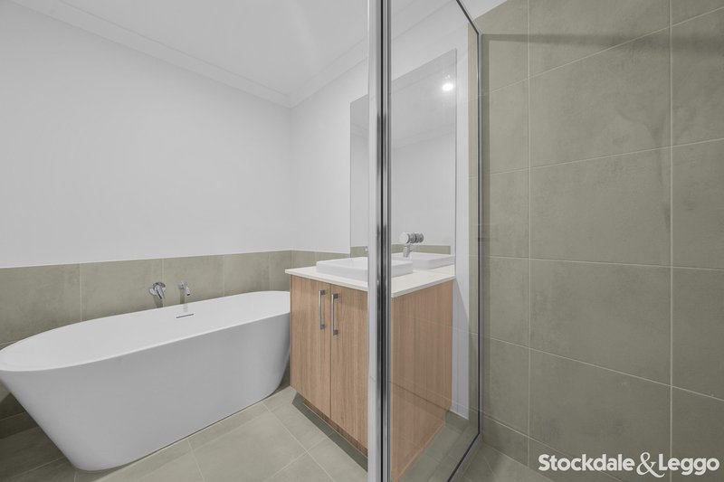 Photo - 49 Thistle Place, South Morang VIC 3752 - Image 12